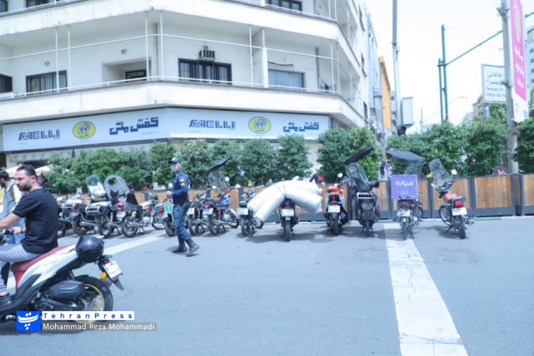 عکس| اجرای طرح انضباط و ساماندهی موتورسیکلت سواران در بیش از نقطه تهران