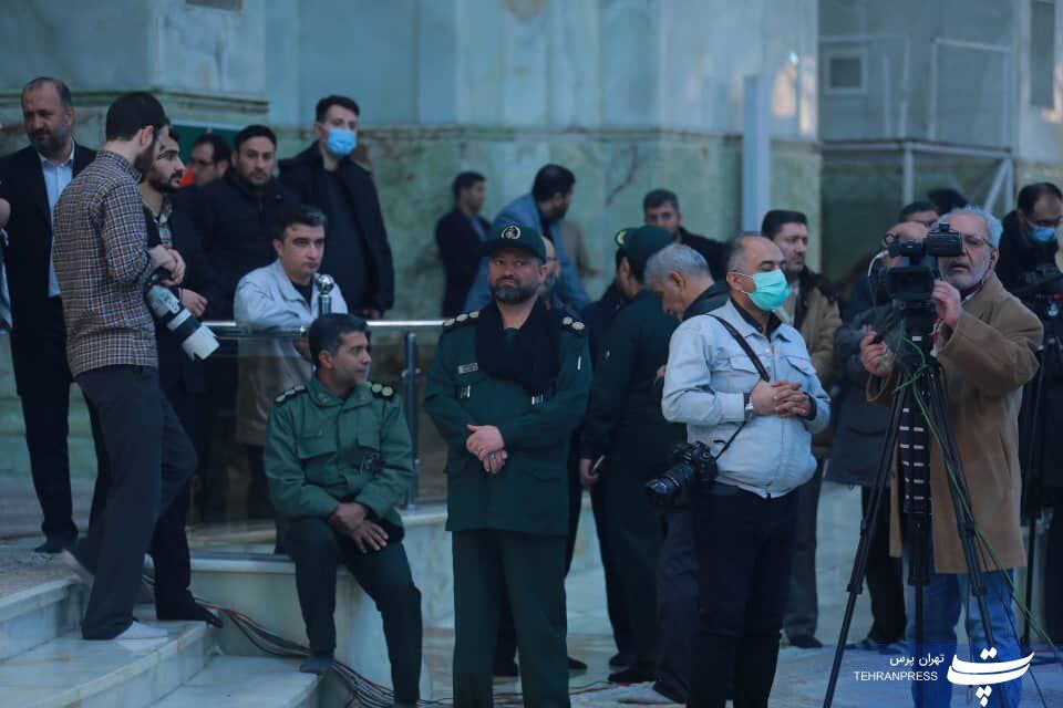 عکس| برگزاری رزمایش بزرگ کارگری و مردان میدان تولید در حرم مطهر امام خمینی(ره)