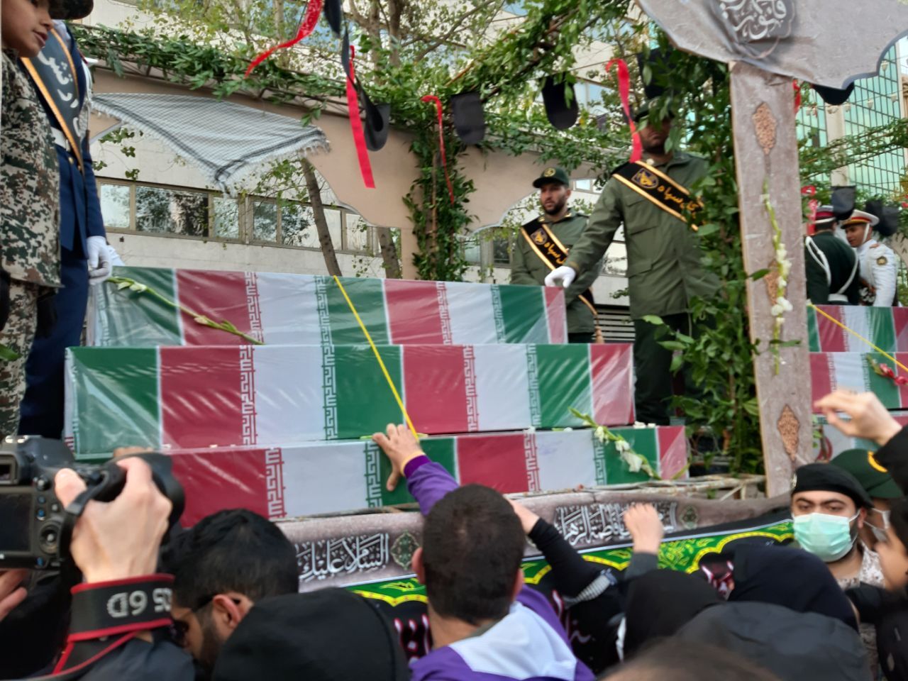 مراسم بزرگ تشییع پیکر مطهر ۲۰۰ شهید گمنام در تهران آغاز شد