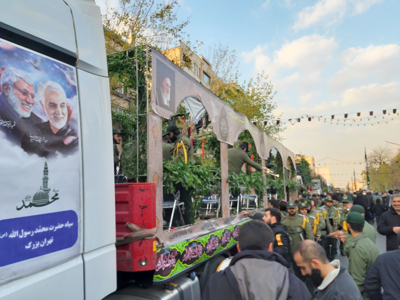 مراسم بزرگ تشییع پیکر مطهر ۲۰۰ شهید گمنام در تهران آغاز شد