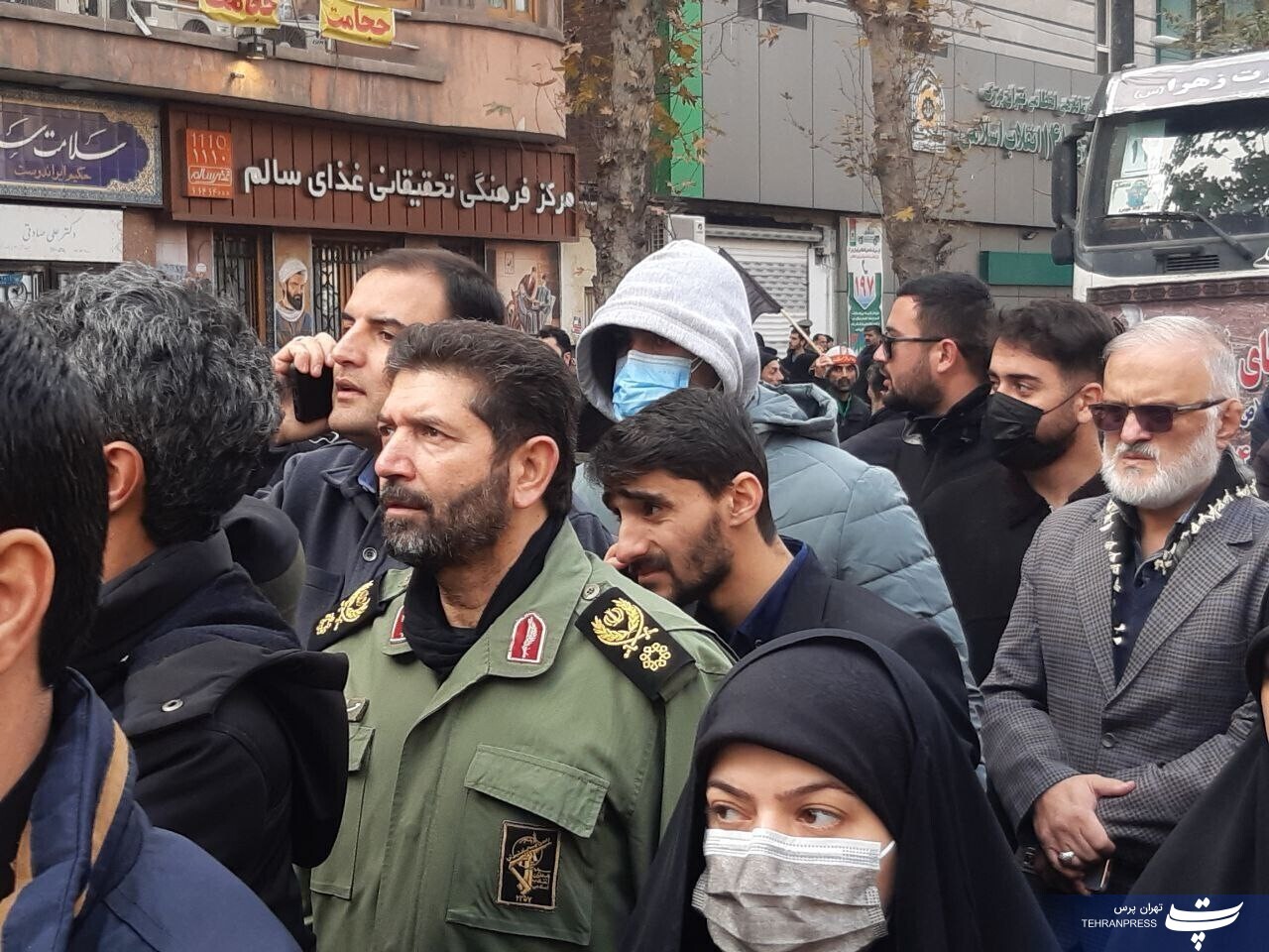 تشییع پیکر مطهر ۲۰۰ شهید گمنام در تهران/ رئیس جمهور : اغتشاشات اخیر جنگ احزاب بود/ سردار فدوی: علیرغم خباثت‌ دشمن، مردم بابصیرت در جبهه حق حضور پیدا کردند