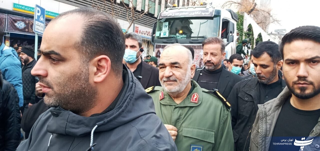 تشییع پیکر مطهر ۲۰۰ شهید گمنام در تهران/ رئیس جمهور : اغتشاشات اخیر جنگ احزاب بود/ سردار فدوی: علیرغم خباثت‌ دشمن، مردم بابصیرت در جبهه حق حضور پیدا کردند