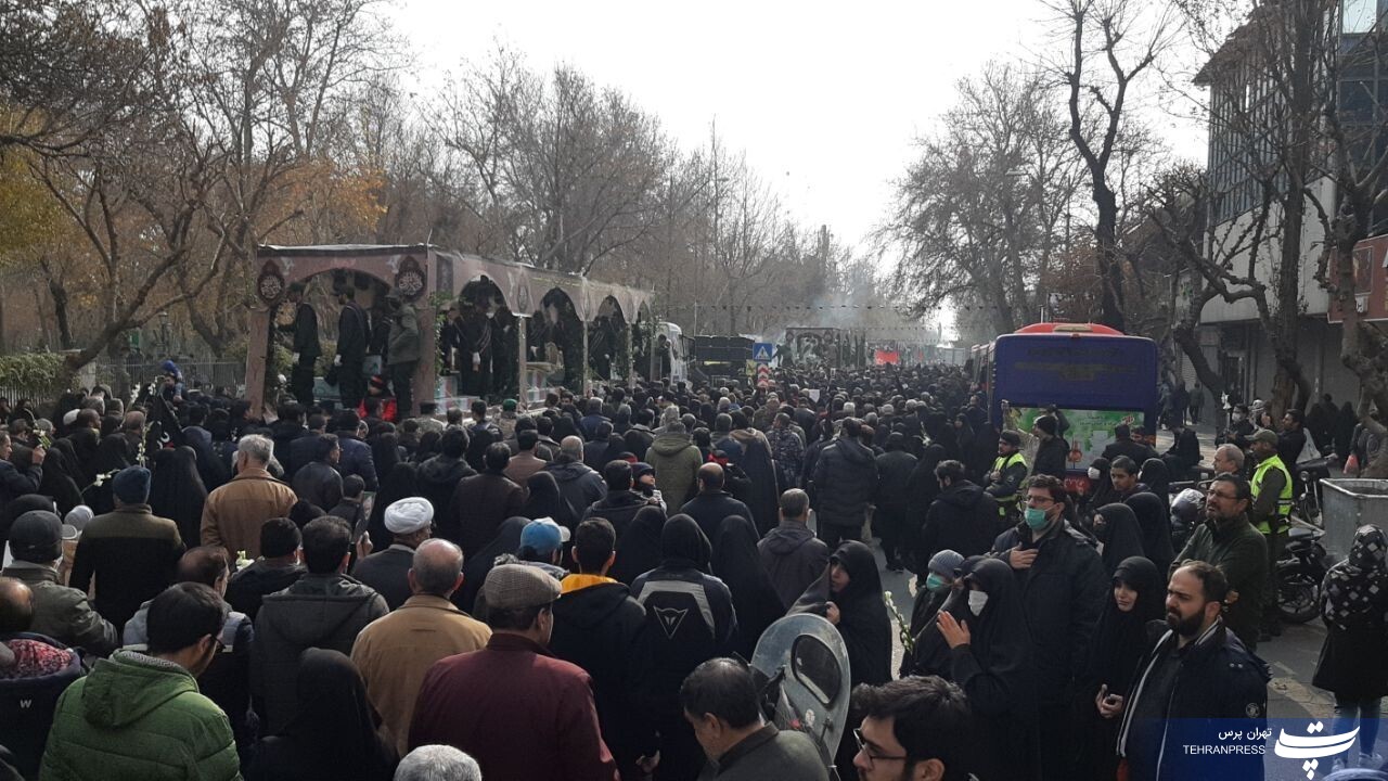 عکس| مراسم تشییع پیکر لاله های فاطمی با حضور ملت شهیدپرور در تهران