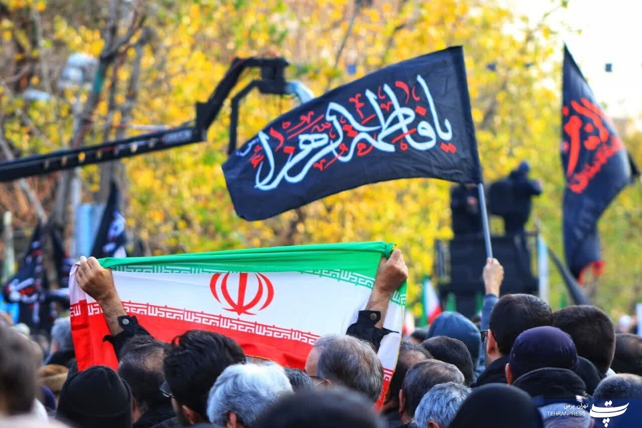 عکس| مراسم تشییع پیکر لاله های فاطمی با حضور ملت شهیدپرور در تهران