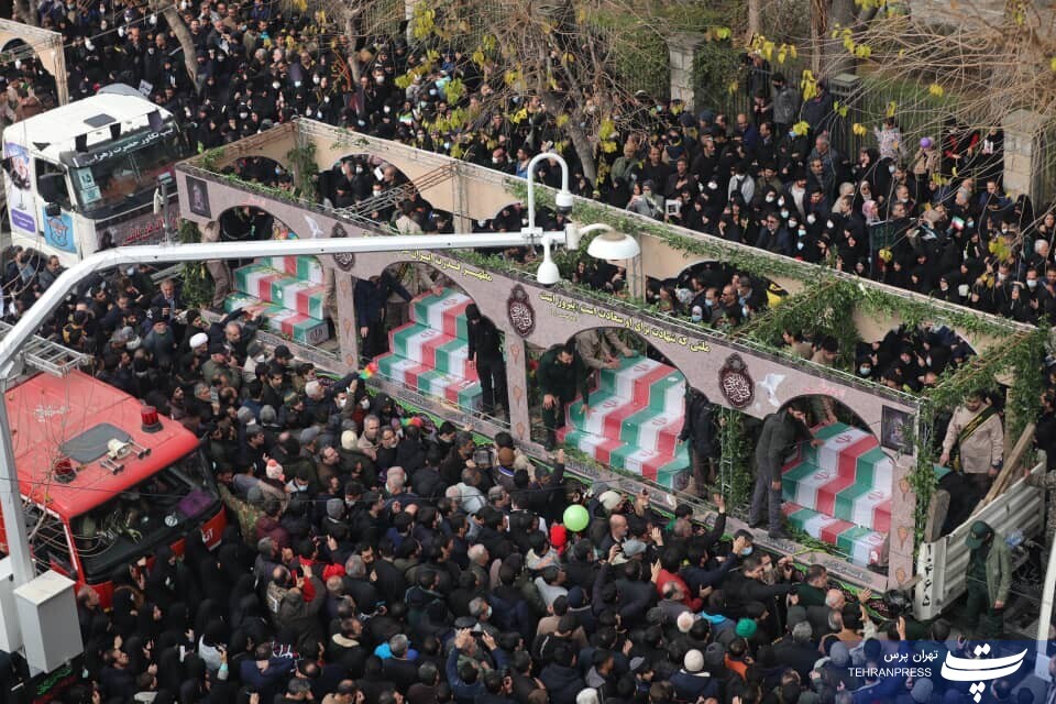 عکس| بدرقه 200 لاله‌ی فاطمی با حضور مردم شهیدپرور تهران