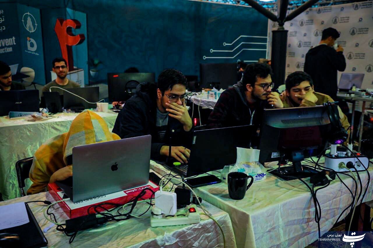 گزارش تهران پرس از غرفه تهران بزرگ در روز نخست رویداد ملی تولید محتوای دیجیتال بسیج/ تهران بزرگ؛ رکورد دار رویداد با حضور ۸ تیم تخصصی