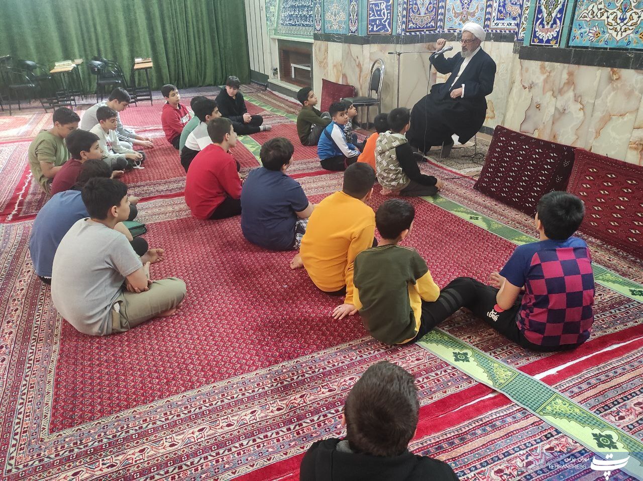 عکس| مراسم اعتکاف در مساجد تهران با حضور دهه هشتادی‌ها