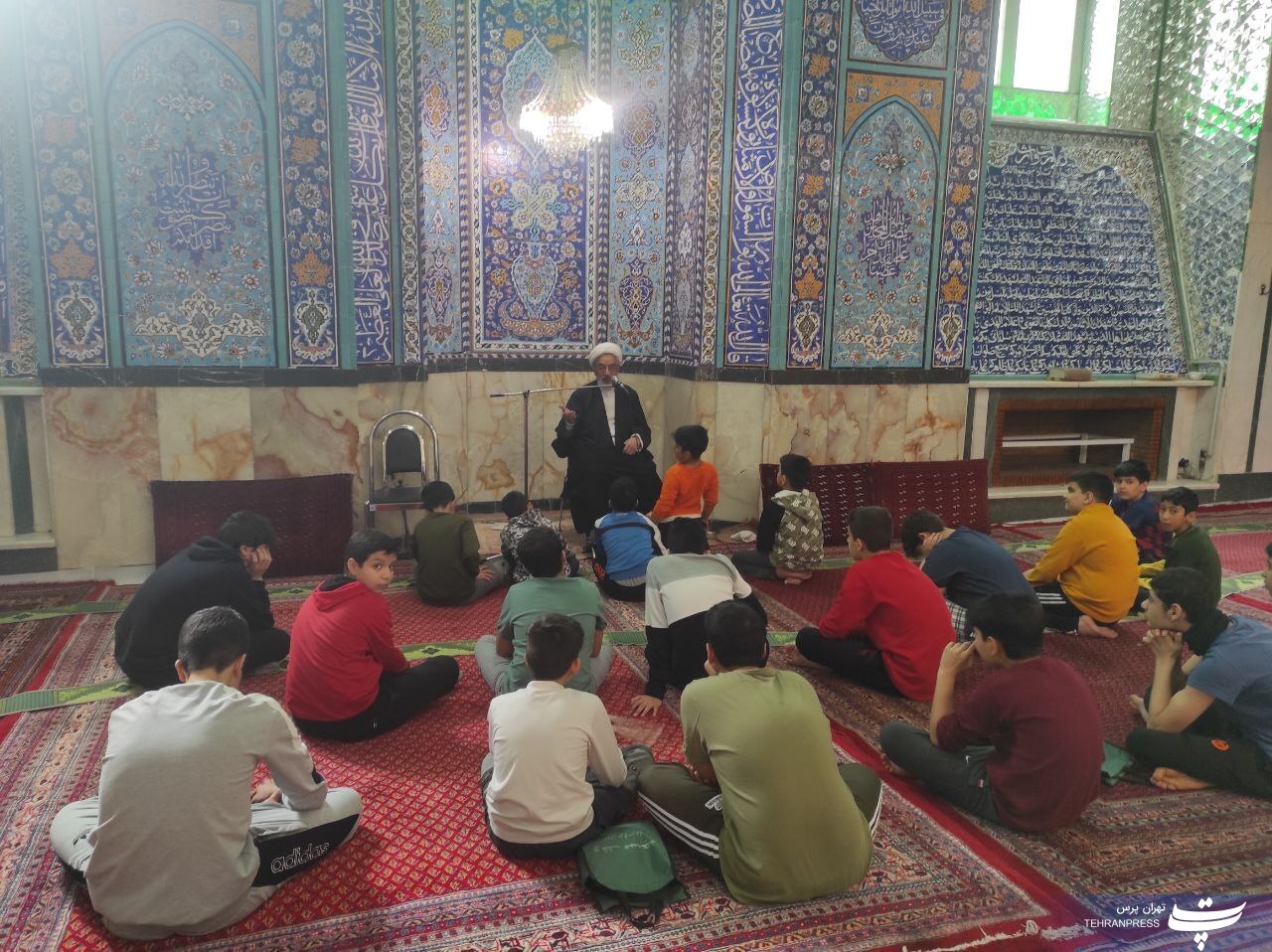 عکس| مراسم اعتکاف در مساجد تهران با حضور دهه هشتادی‌ها