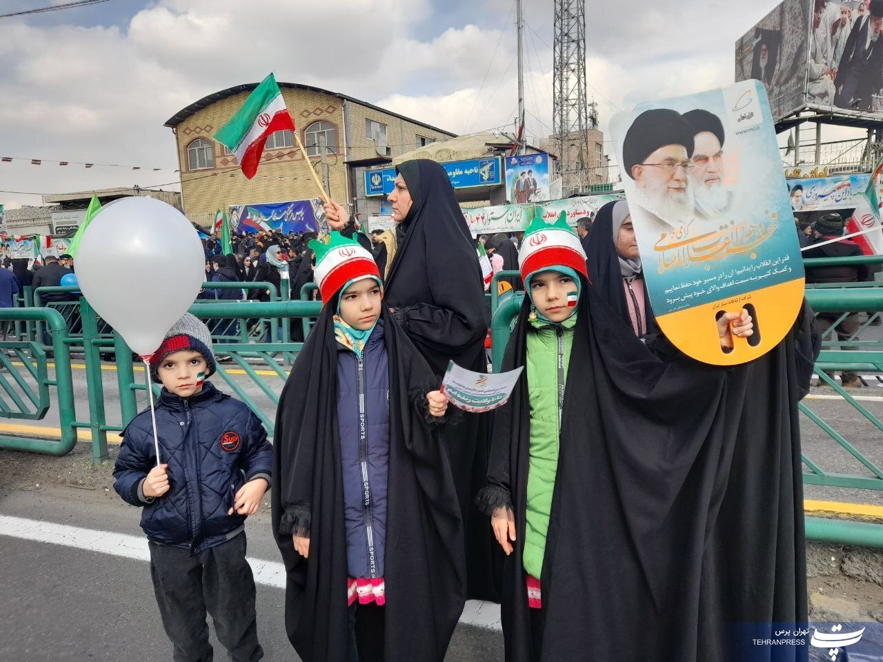 حضور پرشور مردم تهران در جشن چهل و چهارمین فجر انقلاب اسلامی+ فیلم و تصاویر