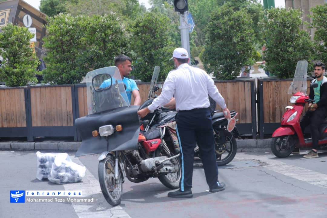 عکس| اجرای طرح انضباط و ساماندهی موتورسیکلت سواران در بیش از نقطه تهران