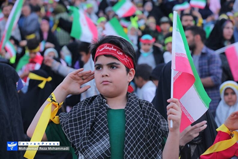 سلام ۱۰۰هزار نفری به امام زمان(عج) در ورزشگاه آزادی تهران+ فیلم