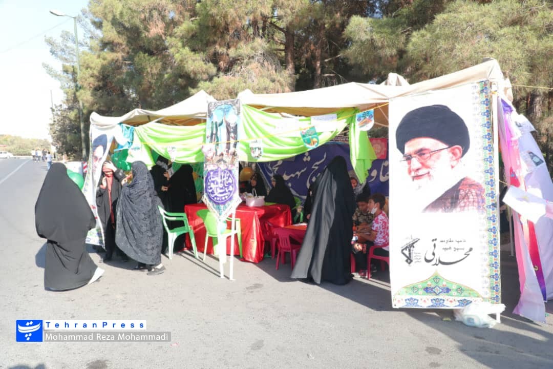 عکس| راهپیمایی بزرگ خانوادگی مردم تهران در جنگل سرخه حصار به مناسبت دهه امامت و ولایت