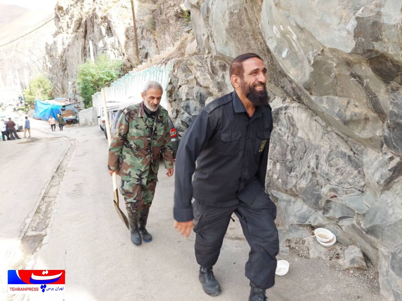 عکس(!)| حضور جهادگران بسیجی تهران بزرگ جهت لایروبی و پیدا کردن مفقودین در منطقه امامزاده داوود(ع) تهران عکس(!)| حضور جهادگران بسیجی تهران بزرگ جهت لایروبی و پیدا کردن مفقودین در منطقه امامزاده داوود(ع) تهران