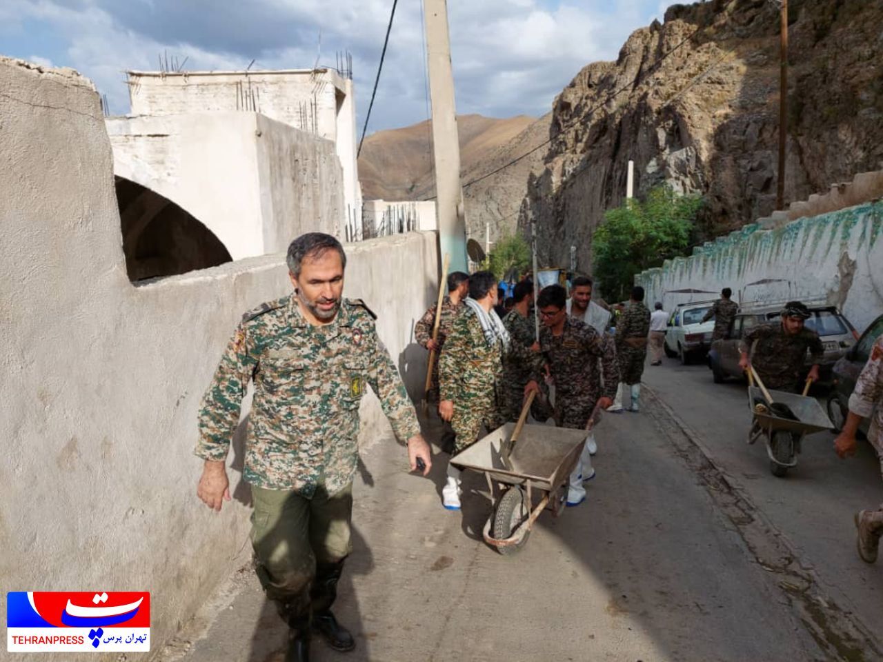 عکس(!)| حضور جهادگران بسیجی تهران بزرگ جهت لایروبی و پیدا کردن مفقودین در منطقه امامزاده داوود(ع) تهران عکس(!)| حضور جهادگران بسیجی تهران بزرگ جهت لایروبی و پیدا کردن مفقودین در منطقه امامزاده داوود(ع) تهران