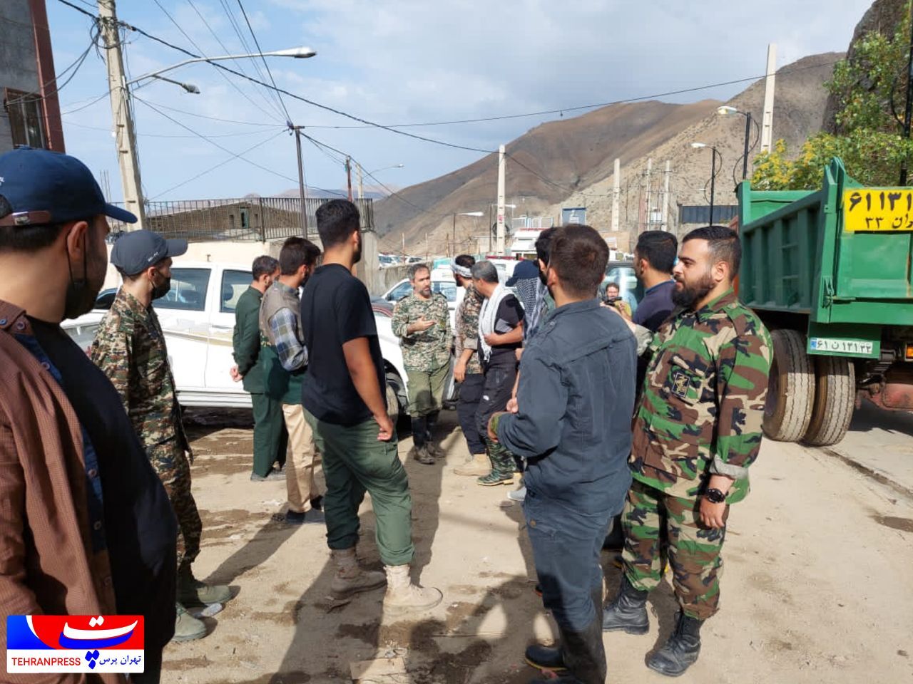 عکس(!)| حضور جهادگران بسیجی تهران بزرگ جهت لایروبی و پیدا کردن مفقودین در منطقه امامزاده داوود(ع) تهران عکس(!)| حضور جهادگران بسیجی تهران بزرگ جهت لایروبی و پیدا کردن مفقودین در منطقه امامزاده داوود(ع) تهران