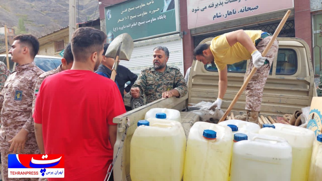 عکس(!)| حضور جهادگران بسیجی تهران بزرگ جهت لایروبی و پیدا کردن مفقودین در منطقه امامزاده داوود(ع) تهران عکس(!)| حضور جهادگران بسیجی تهران بزرگ جهت لایروبی و پیدا کردن مفقودین در منطقه امامزاده داوود(ع) تهران