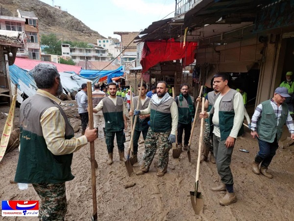 عکس(3)| حضور جهادگران بسیجی تهران بزرگ جهت لایروبی و یافتن مفقودین در منطقه امامزاده داوود(ع) تهران عکس(3)| حضور جهادگران بسیجی تهران بزرگ جهت لایروبی و یافتن مفقودین در منطقه امامزاده داوود(ع) تهران