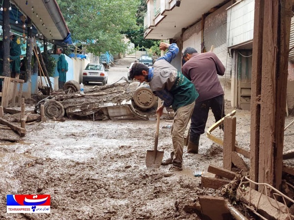 عکس(3)| حضور جهادگران بسیجی تهران بزرگ جهت لایروبی و یافتن مفقودین در منطقه امامزاده داوود(ع) تهران عکس(3)| حضور جهادگران بسیجی تهران بزرگ جهت لایروبی و یافتن مفقودین در منطقه امامزاده داوود(ع) تهران