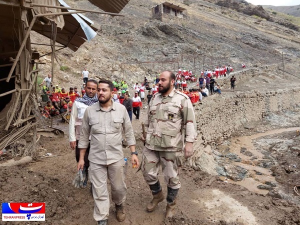 عکس(3)| حضور جهادگران بسیجی تهران بزرگ جهت لایروبی و یافتن مفقودین در منطقه امامزاده داوود(ع) تهران عکس(3)| حضور جهادگران بسیجی تهران بزرگ جهت لایروبی و یافتن مفقودین در منطقه امامزاده داوود(ع) تهران