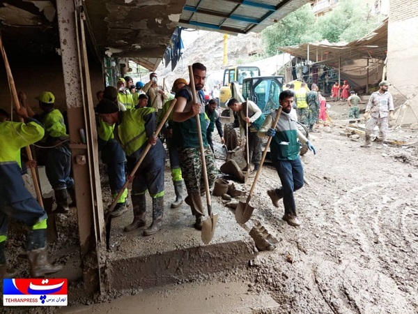 عکس(3)| حضور جهادگران بسیجی تهران بزرگ جهت لایروبی و یافتن مفقودین در منطقه امامزاده داوود(ع) تهران عکس(3)| حضور جهادگران بسیجی تهران بزرگ جهت لایروبی و یافتن مفقودین در منطقه امامزاده داوود(ع) تهران