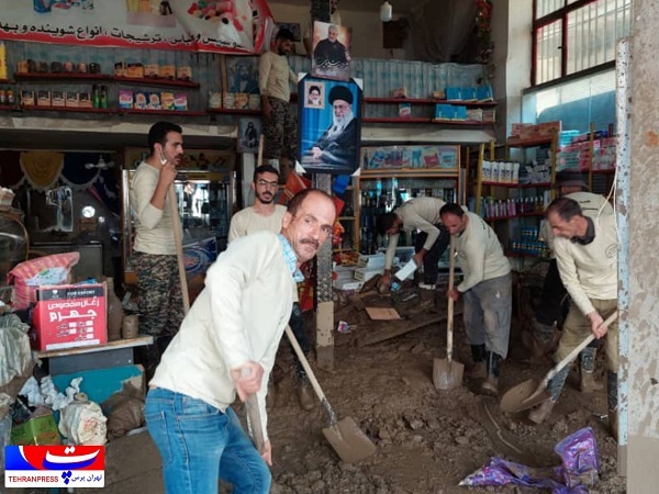 عکس(3)| حضور جهادگران بسیجی تهران بزرگ جهت لایروبی و یافتن مفقودین در منطقه امامزاده داوود(ع) تهران عکس(3)| حضور جهادگران بسیجی تهران بزرگ جهت لایروبی و یافتن مفقودین در منطقه امامزاده داوود(ع) تهران