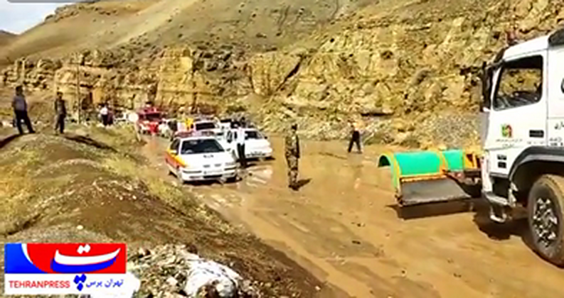 فیلم | ریزش کوه در جاده امامزاده داوود(ع)، بالاتر از روستای سولقان
