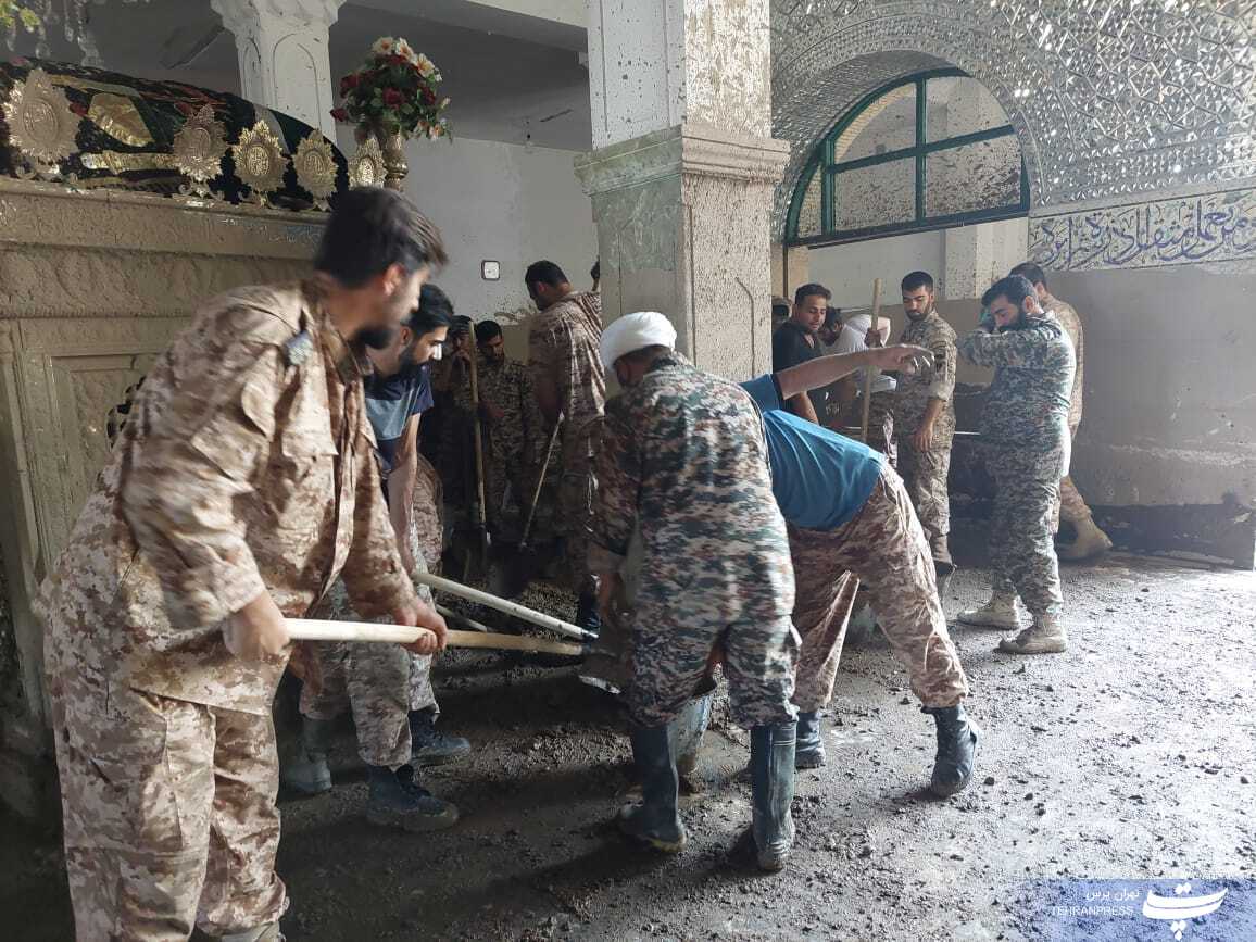 حضور طلاب جهادگر بسیجی تهران بزرگ برای امدادرسانی و خدمت رسانی به سیل زدگان امامزاده داوود (ع)