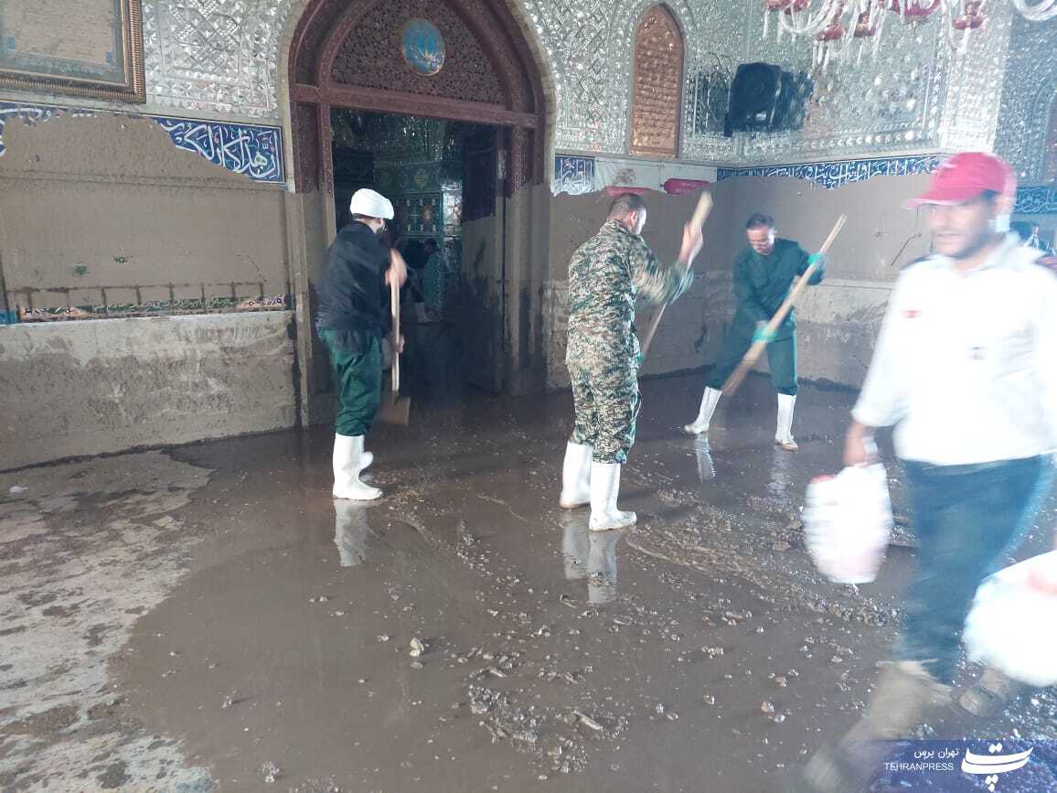 حضور طلاب جهادگر بسیجی تهران بزرگ برای امدادرسانی و خدمت رسانی به سیل زدگان امامزاده داوود (ع)