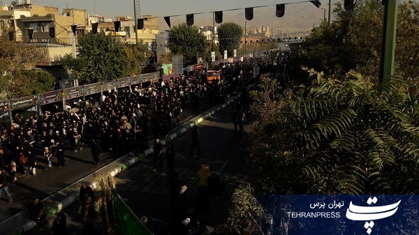 آغاز پیاده روی جاماندگان اربعین در پایتخت/ لبیک یاحسین در میدان امام حسین تهران طنین‌انداز شد