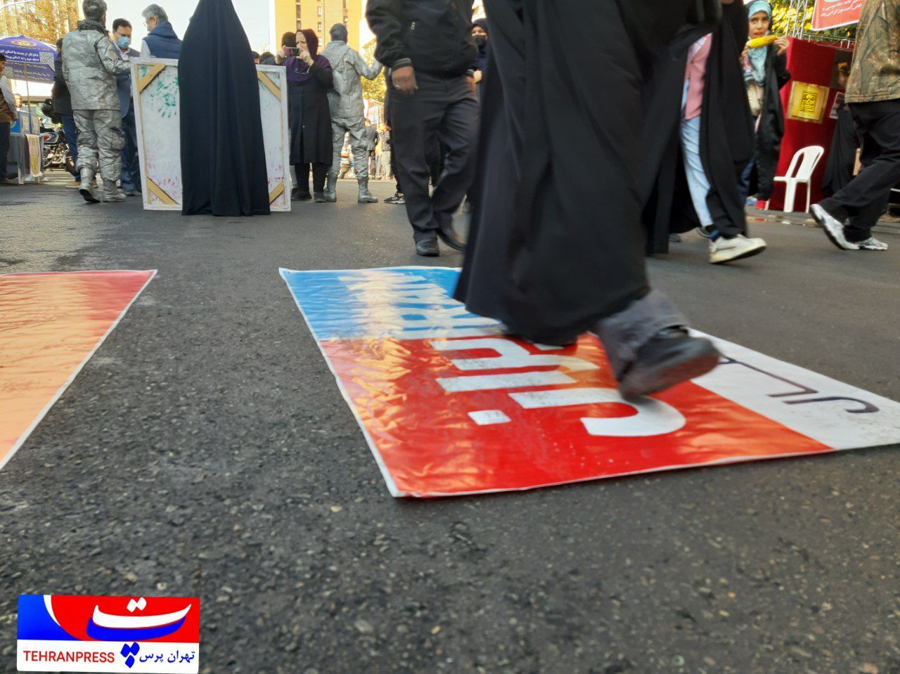 راهپیمایی ۱۳ آبان در تهران همزمان با سراسر کشور آغاز شد راهپیمایی ۱۳ آبان در تهران همزمان با سراسر کشور آغاز شد