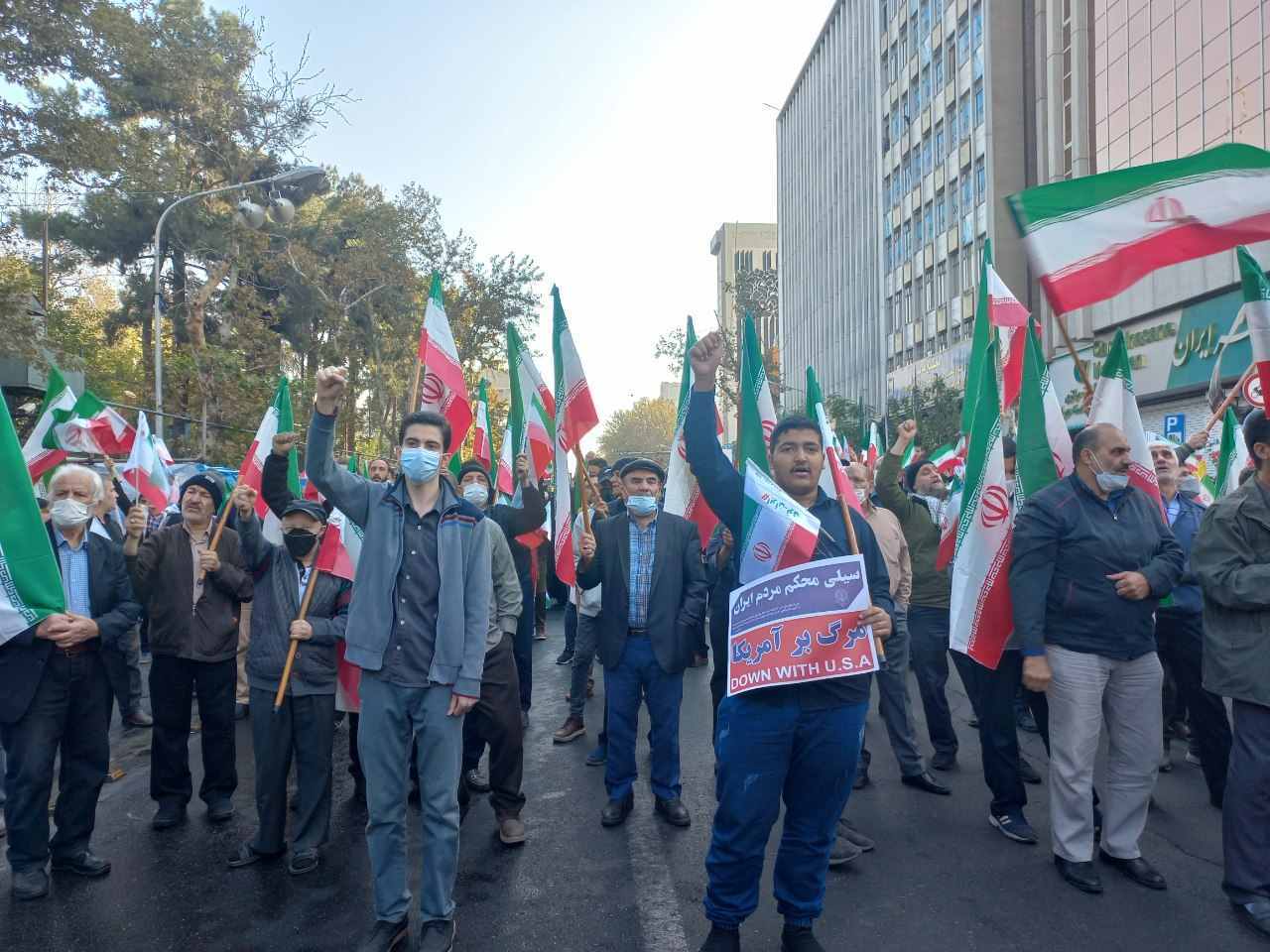 راهپیمایی ۱۳ آبان در تهران همزمان با سراسر کشور آغاز شد/ حضور پرشور دهه نودیها و هشتادیها راهپیمایی ۱۳ آبان در تهران همزمان با سراسر کشور آغاز شد/ حضور پرشور دهه نودیها و هشتادیها