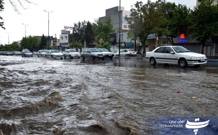 دردسرهای بارش برف و باران در تهران در سایه غفلت مدیران شهری/ آلودگی هوای پایتخت رفت، ترافیک و آبگرفتگی معابر آمد! دردسرهای بارش برف و باران در تهران در سایه غفلت مدیران شهری/ آلودگی هوای پایتخت رفت، ترافیک و آبگرفتگی معابر آمد!
