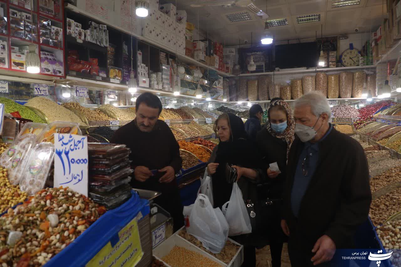 عکس| خرید شب یلدا در بازار تهران