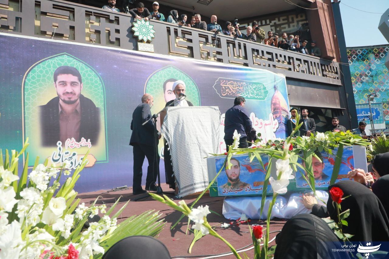 مراسم تشییع پیکر شهیدان مدافع حرم «میلاد حیدری» و «مقداد مهقانی»/ سردار حسن زاده: رژیم صهیونیستی و امریکا به نقطه پایانشان نزدیک میشوند مراسم تشییع پیکر شهیدان مدافع حرم «میلاد حیدری» و «مقداد مهقانی»/ سردار حسن زاده: رژیم صهیونیستی و امریکا به نقطه پایانشان نزدیک میشوند