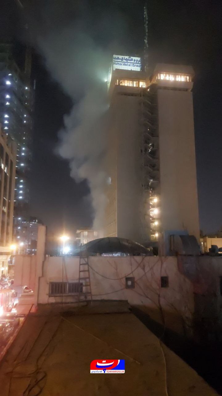 مهار آتش‌سوزی هتل «هما» در میدان ونک