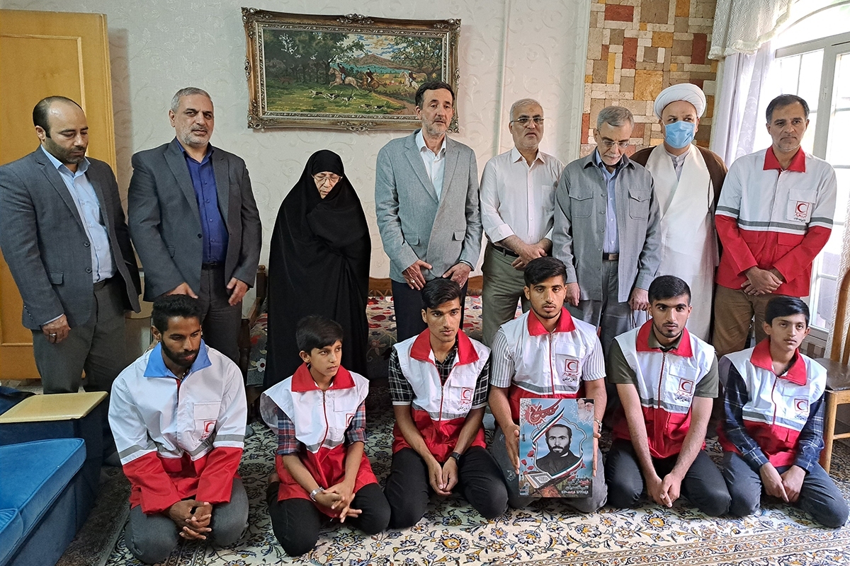 دیدار اعضای جامعه قرآنی پایتخت با خانواده شهید تقی قاسمیان