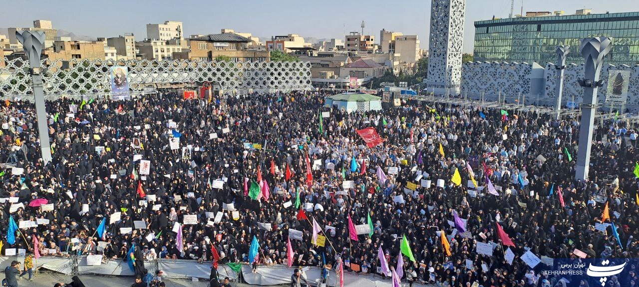 اجتماع بزرگ عفاف و حجاب در میدان آیینی امام حسین (ع) برگزار شد اجتماع بزرگ عفاف و حجاب در میدان آیینی امام حسین (ع) برگزار شد