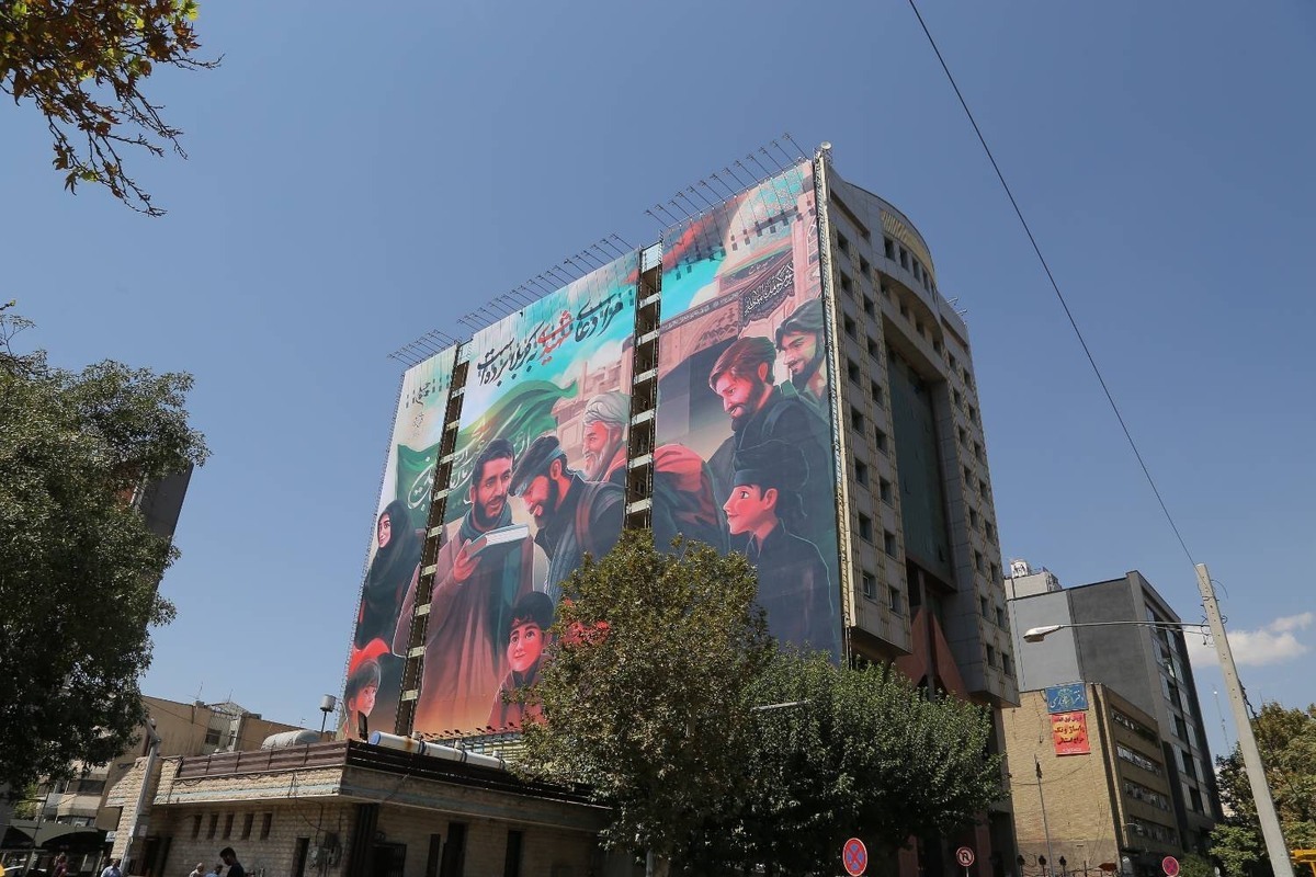 دیوارنگاره میدان ونک اربعینی شد+ عکس