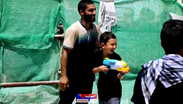 فیلم| آب‌بازی نوجوانان زائر ایرانی در موکب فاطمه‌الزهرا(س) نجف اشرف