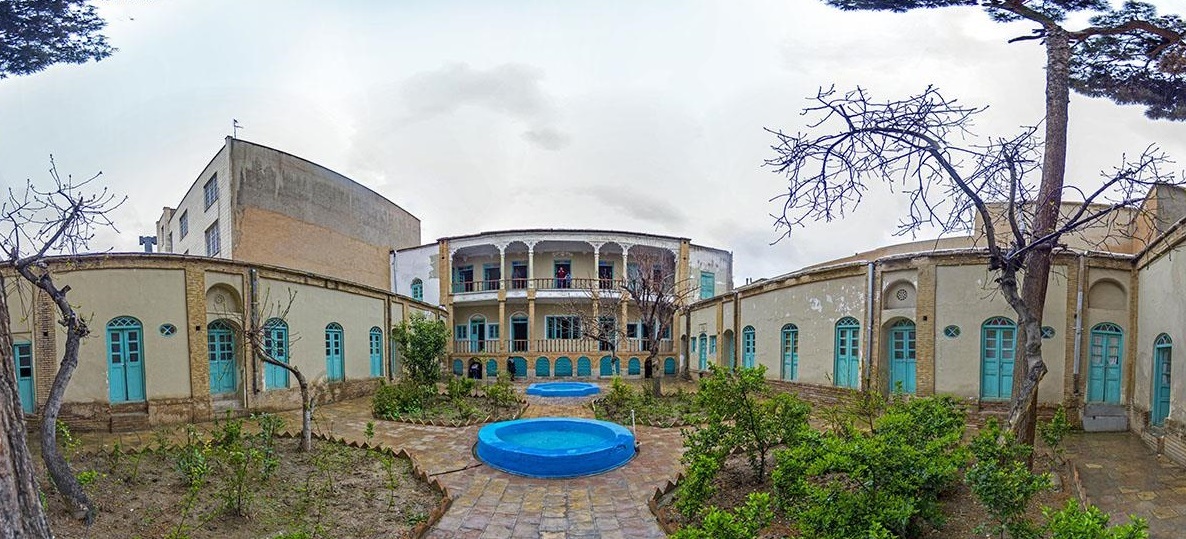خانه موتمن الاطبا در محله عودلاجان