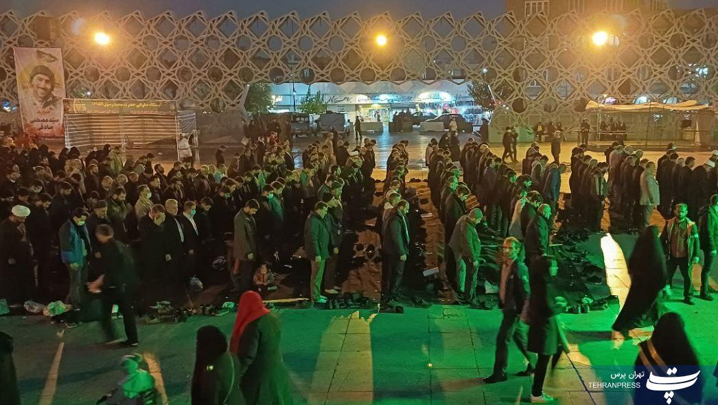 وداع مردم پایتخت با شهدای مدافع حرم+ عکس و فیلم