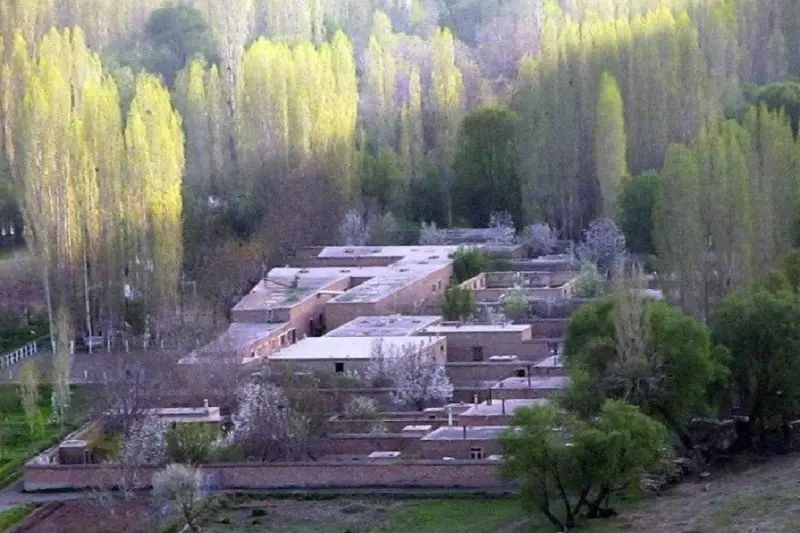 روستای عجیب و غریب ایستا روستای عجیب و غریب ایستا