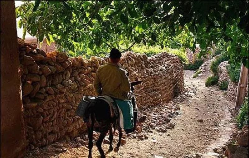روستای عجیب و غریب ایستا روستای عجیب و غریب ایستا