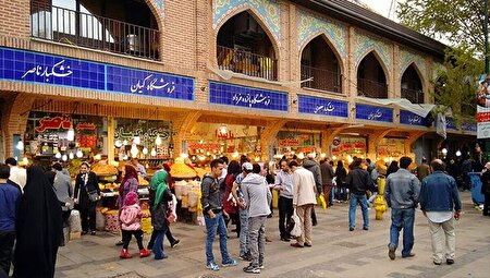 گذری در خیابان پانزده خرداد تهران