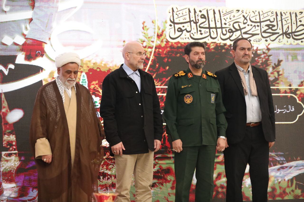 عکس| برگزاری همایش کارگران در مسیر حاج قاسم