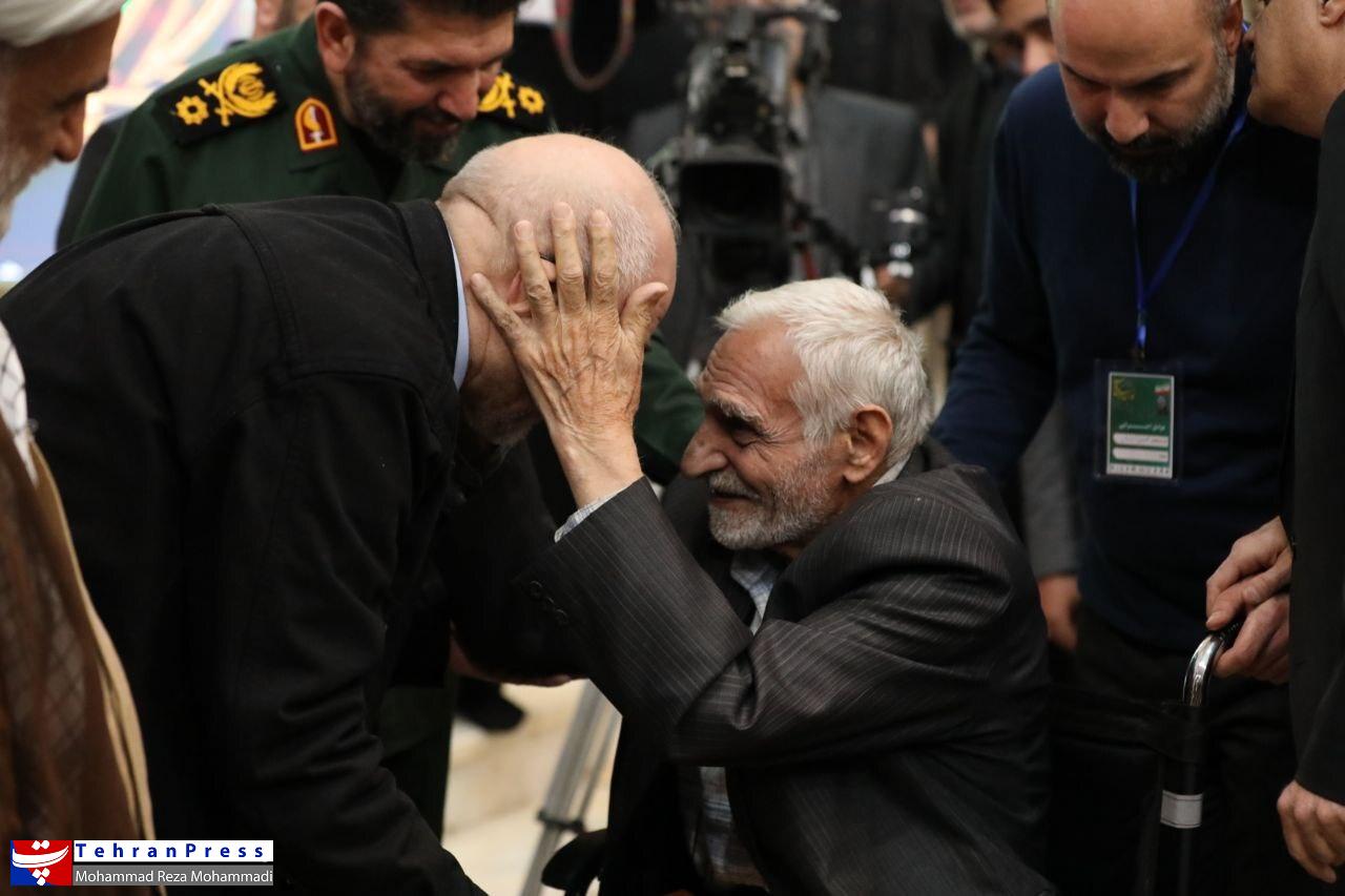 عکس| برگزاری همایش کارگران در مسیر حاج قاسم