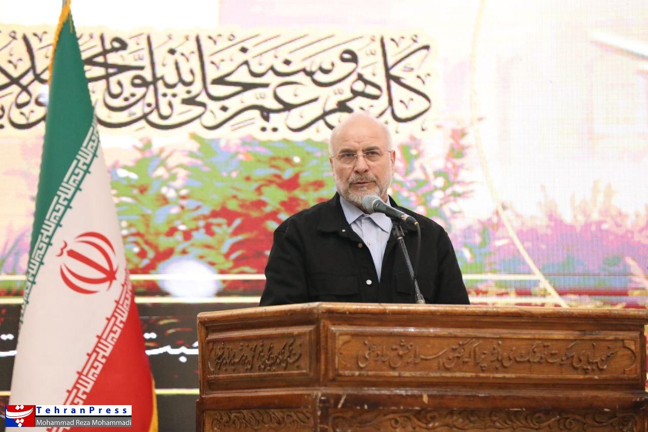 عکس| برگزاری همایش کارگران در مسیر حاج قاسم
