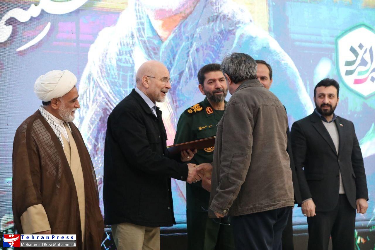 عکس| برگزاری همایش کارگران در مسیر حاج قاسم