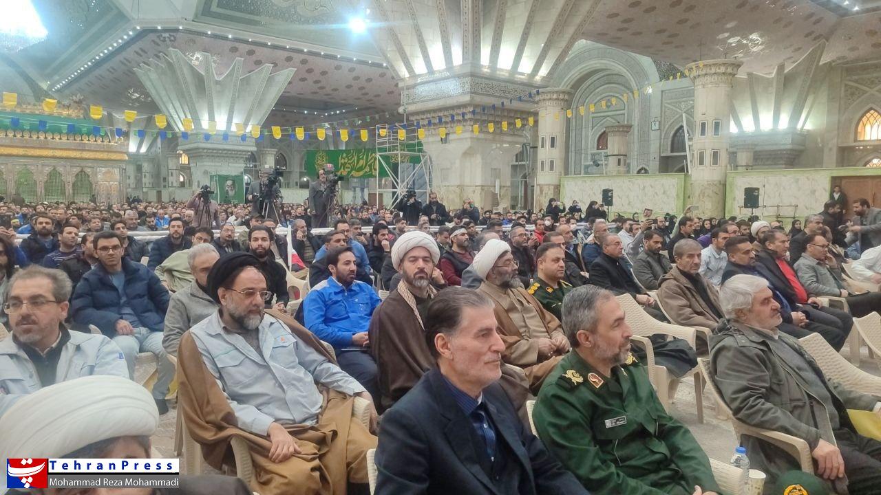 عکس| برگزاری همایش کارگران در مسیر حاج قاسم