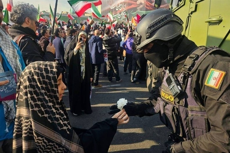 آغاز اجتماع بزرگ مردمی ضد اغتشاشات در تهران آغاز اجتماع بزرگ مردمی ضد اغتشاشات در تهران